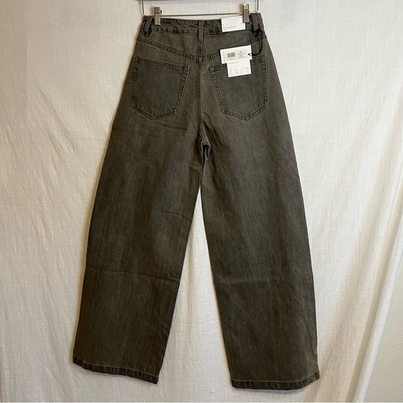 NWT WeWoreWhat High Rise Pleated Wide Leg Slouchy Pants in Stone Wash SZ… - Picture 5 of 10